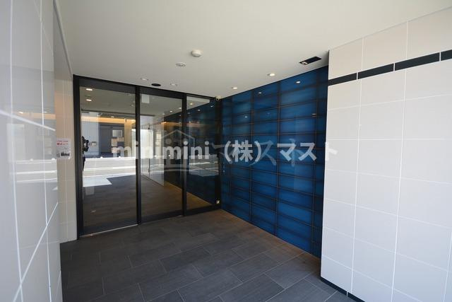 大阪市浪速区桜川４丁目の賃貸マンションのエントランス