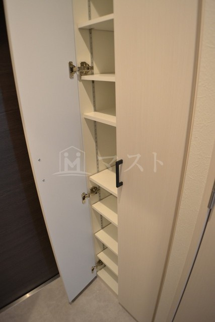 大阪市浪速区桜川４丁目の賃貸マンションの収納