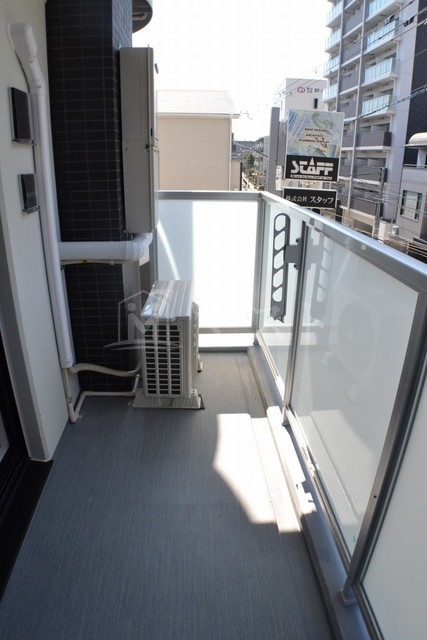 大阪市浪速区桜川４丁目の賃貸マンションのバルコニー