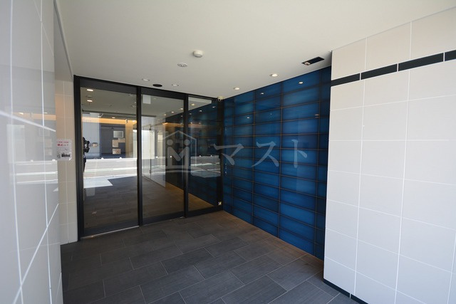 大阪市浪速区桜川４丁目の賃貸マンションのエントランス