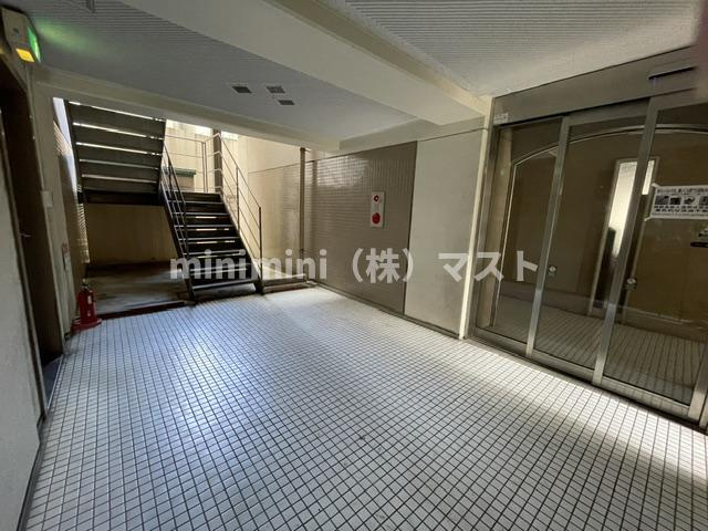 大阪市浪速区桜川１丁目の賃貸マンションのロビー