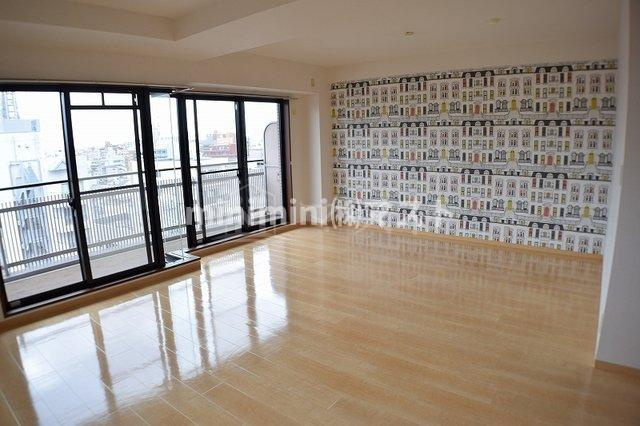グランソレイユ日本橋の居間・リビング|お部屋によってクロスが異なります。