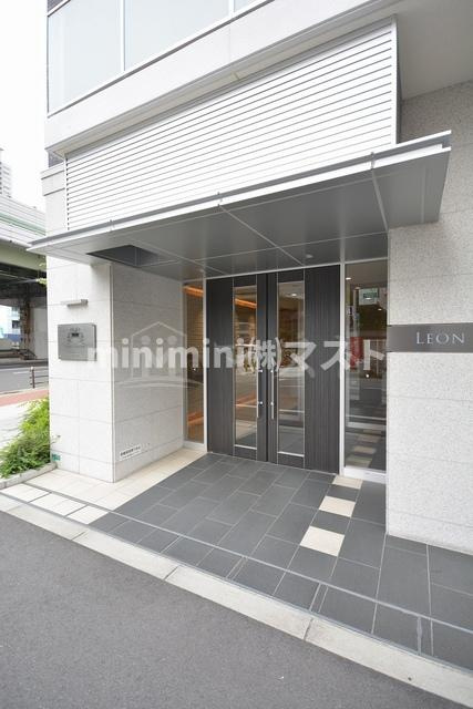 大阪市浪速区桜川２丁目の賃貸マンションのエントランス