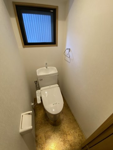 大阪市浪速区日本橋東３丁目の賃貸マンションのトイレ