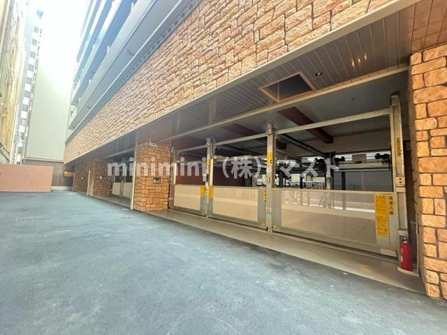 大阪市浪速区恵美須西１丁目の賃貸マンションの駐車場