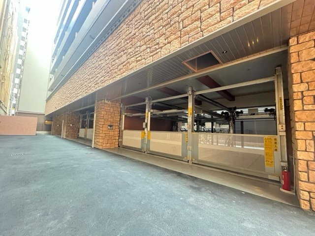大阪市浪速区恵美須西１丁目の賃貸マンションの駐車場