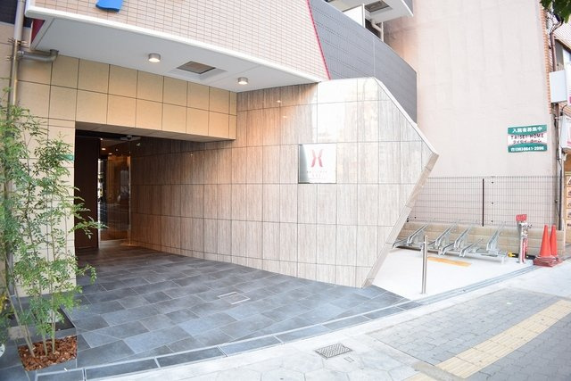 大阪市浪速区大国１丁目の賃貸マンションのエントランス
