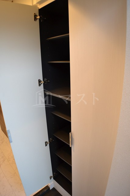大阪市浪速区幸町２丁目の賃貸マンションの収納