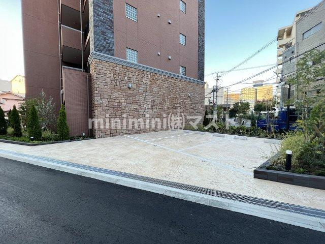 大阪市浪速区塩草１丁目の賃貸マンションの駐車場
