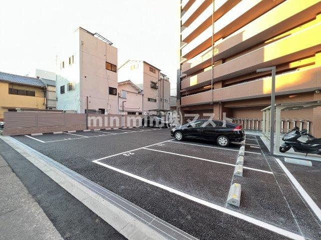 大阪市浪速区塩草１丁目の賃貸マンションの駐車場