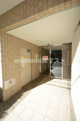 大阪市浪速区戎本町１丁目の賃貸マンションのエントランス