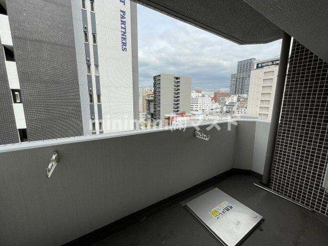 大阪市浪速区稲荷２丁目の賃貸マンションのバルコニー