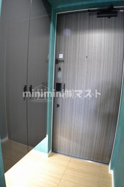 大阪市浪速区桜川４丁目の賃貸マンションの玄関