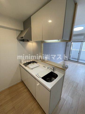 大阪市浪速区稲荷２丁目の賃貸マンションのキッチン