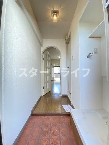 大阪市淀川区東三国３丁目の賃貸マンションの玄関