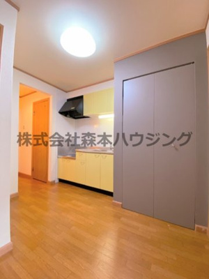 【居間・リビング】 | 　フレーリーコート | 使いやすい居間です