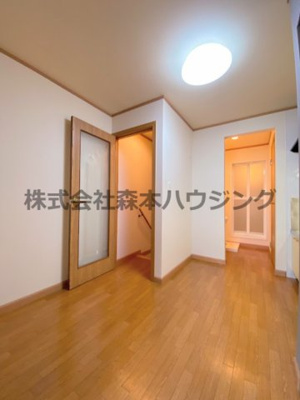 【居間・リビング】 | 　フレーリーコート | ゆったりした居間です