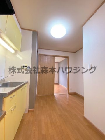 【居間・リビング】 | 　フレーリーコート | ゆったり過ごせる居間です