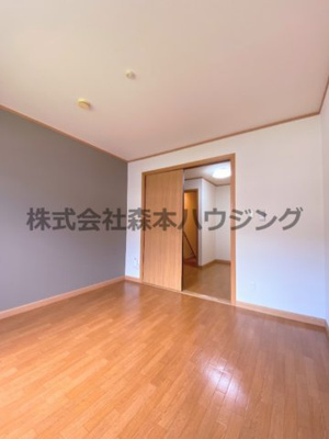 【洋室】 | 　フレーリーコート | 落ち着いた色調の洋室です