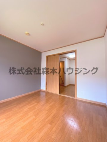 【洋室】 | 　フレーリーコート | 落ち着いた色調の洋室です