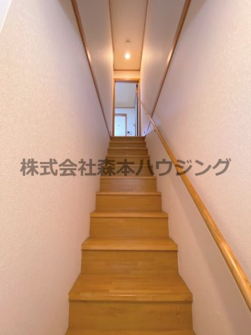 【内装】 | 　フレーリーコート | 室内階段部分です