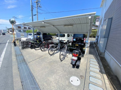 【その他共用部分】 | 　フレーリーコート | 駐輪場です