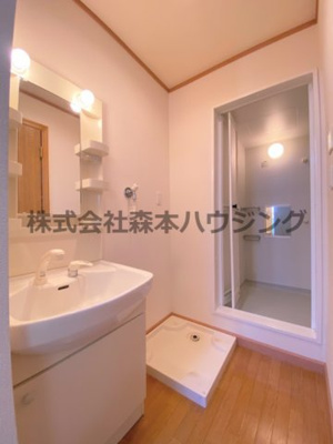 【洗面所】 | 　フレーリーコート | 忙しい朝には欠かせない洗面所です