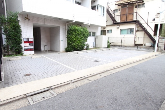 プライムアーバン学芸大学Ⅱの駐車場