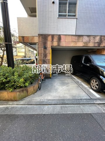 グランシャス浅草橋ル・リオンの駐車場