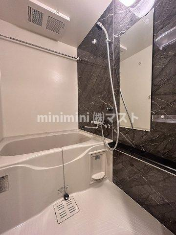 大阪市西区西本町２丁目の賃貸マンションの浴室