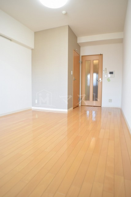 大阪市西区靱本町３丁目の賃貸マンションの内装|広々とした室内をご覧ください。
