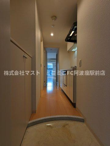 大阪市西区土佐堀３丁目の賃貸マンションの玄関