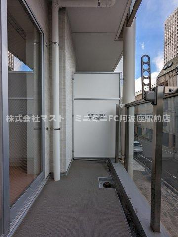 大阪市西区土佐堀３丁目の賃貸マンションのバルコニー