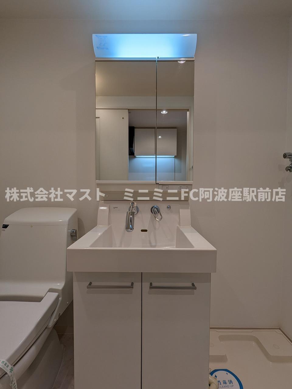 大阪市西区土佐堀３丁目の賃貸マンションの洗面所