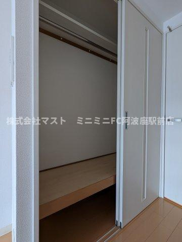 大阪市西区土佐堀３丁目の賃貸マンションの収納