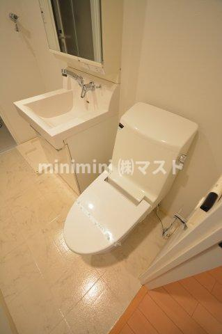 大阪市西区土佐堀３丁目の賃貸マンションのトイレ