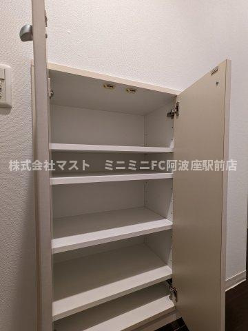 大阪市西区土佐堀３丁目の賃貸マンションの収納