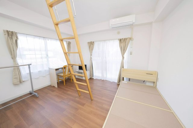 AP307 ローズガーデンタカエイ112番館 206の洋室|



