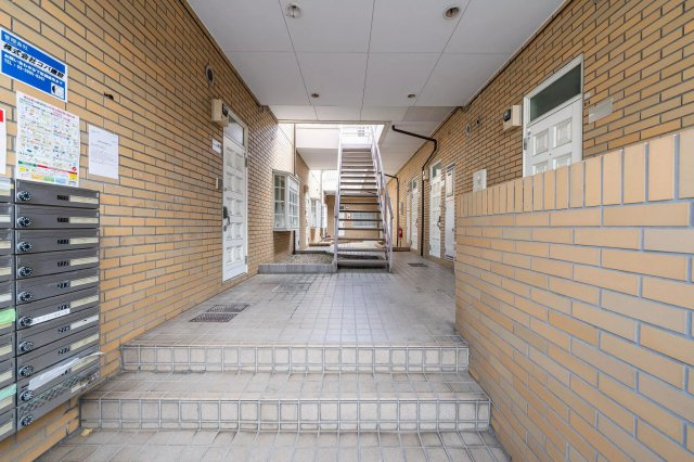 AP263 ローズガーデンタカエイ112番館のエントランス|




