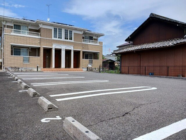 パルティールの駐車場