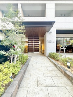 大阪市西区新町３丁目の賃貸マンションのエントランス