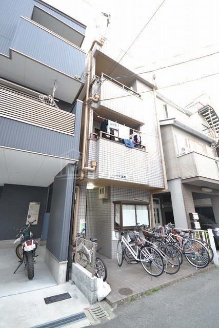 大阪市西区九条３丁目の賃貸マンションのロビー