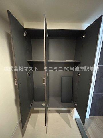 大阪市西区江戸堀２丁目の賃貸マンションの玄関
