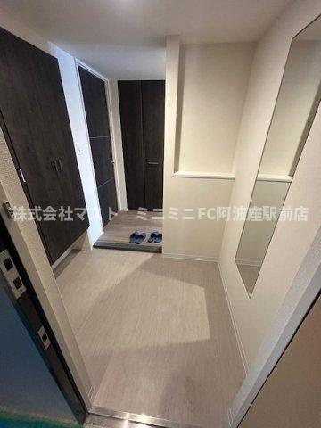 大阪市西区江戸堀２丁目の賃貸マンションの玄関