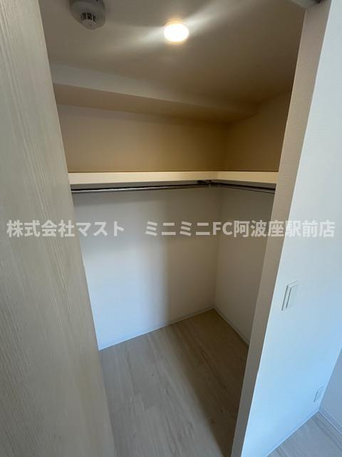 大阪市西区江戸堀２丁目の賃貸マンションの収納
