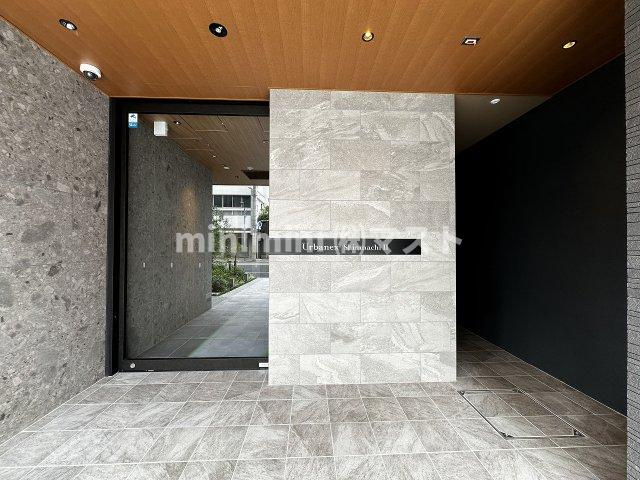 大阪市西区新町４丁目の賃貸マンションのエントランス