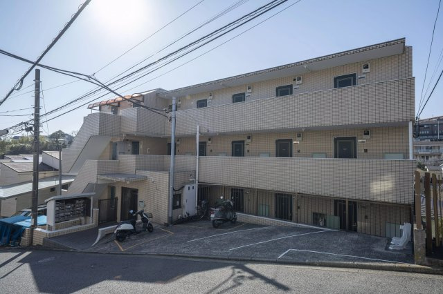 AP889 サンライク東寺尾 103の外観|



