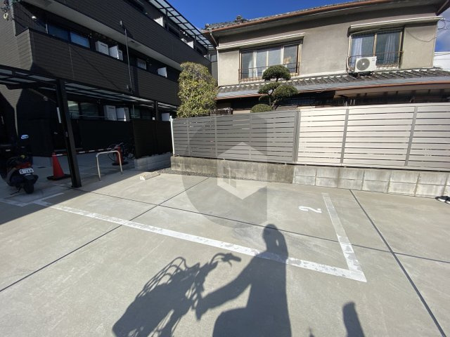 リビングライフ長瀬ウエストの駐車場