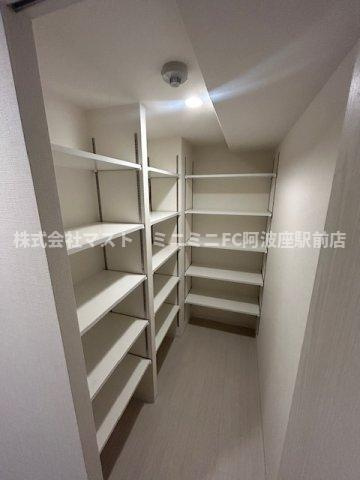 大阪市西区江戸堀２丁目の賃貸マンションの玄関