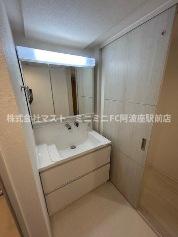 大阪市西区江戸堀２丁目の賃貸マンションの洗面所